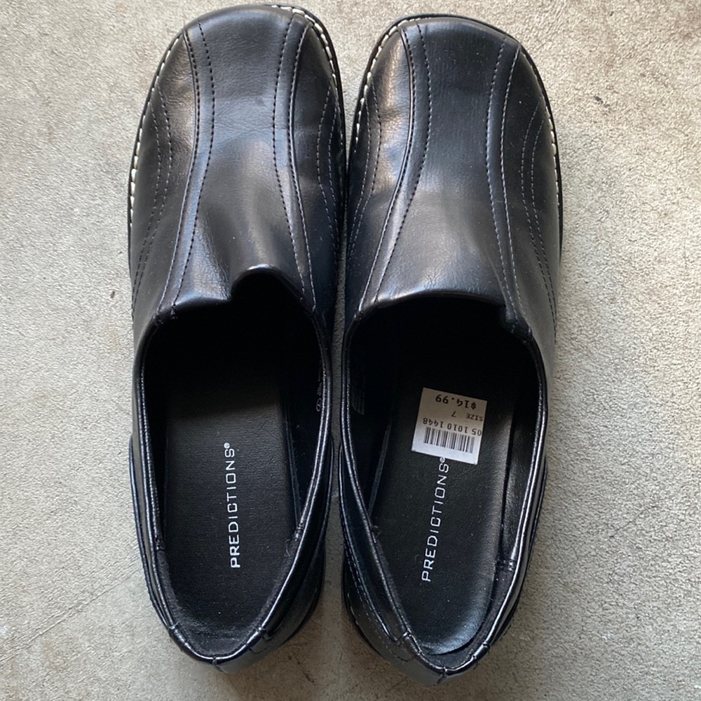 Black faux leather clogs, brand new size 7